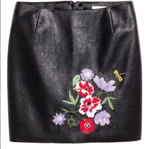 NWT H&M faux leather floral embroidery mini skirt 2